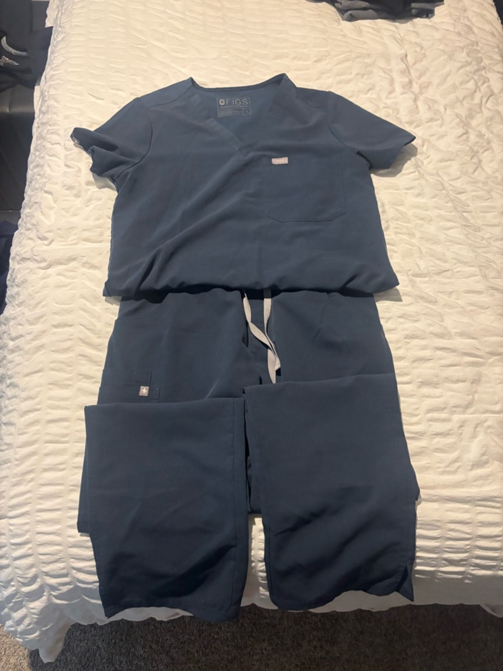 FIGS women’s scrub set small in blue